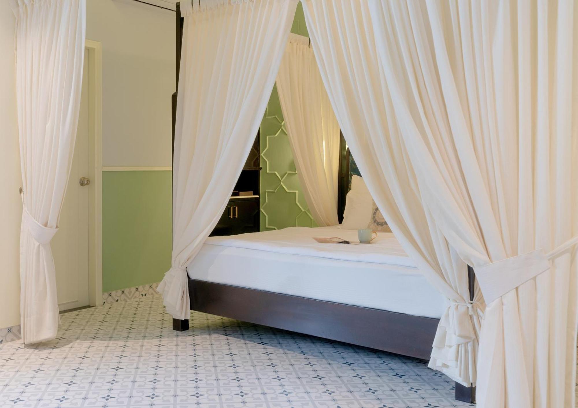 Bungalow Hotel 3*